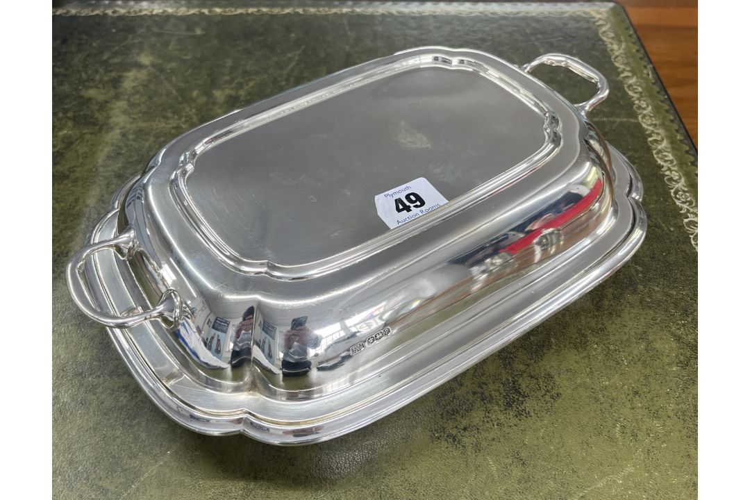 A Geo V silver entrée dish, marked EV for E. Viner, Sheffield, two parts, approx 39.70oz.