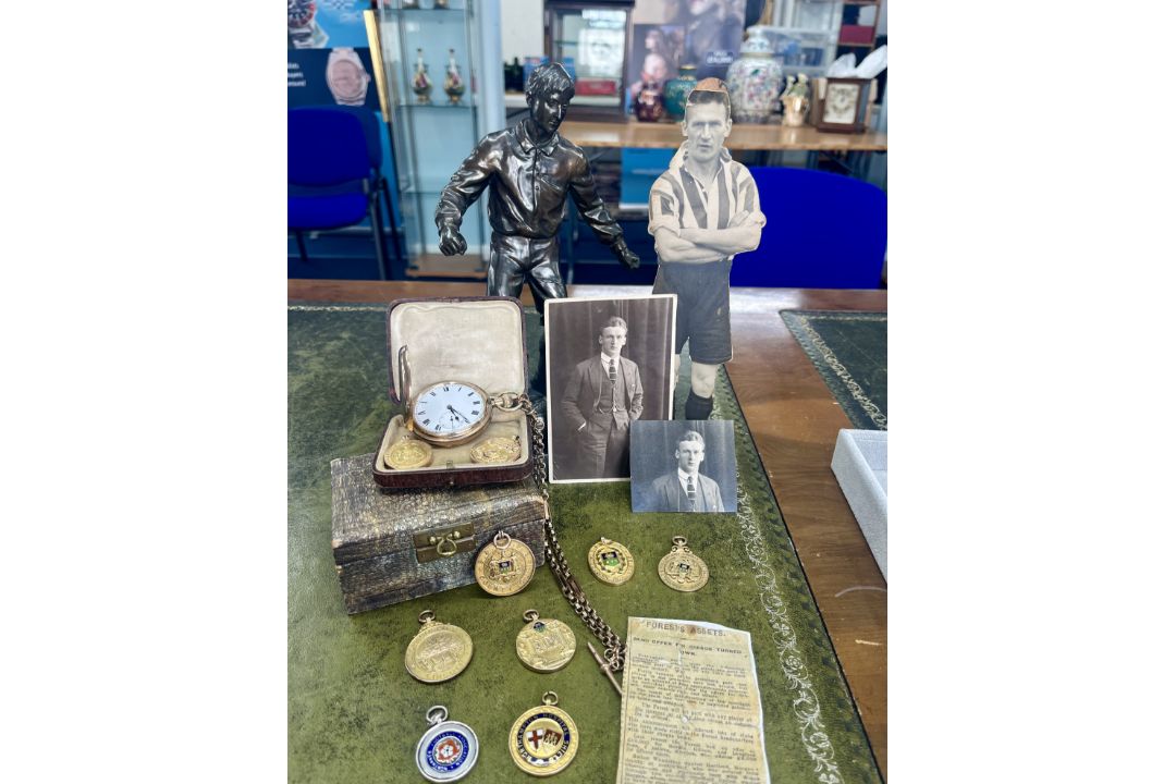 The Sid Gibson Football Medal and Watch Collection.Sidney Gibson (1899 - 1938), played for - Image 7 of 7