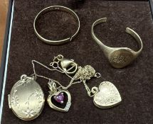 A small collection of 9ct gold including lockets, necklaces etc, total weight 12.1g.