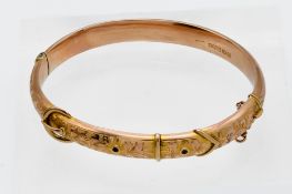 A 9ct gold 'buckle' bangle, approx 8.5g.