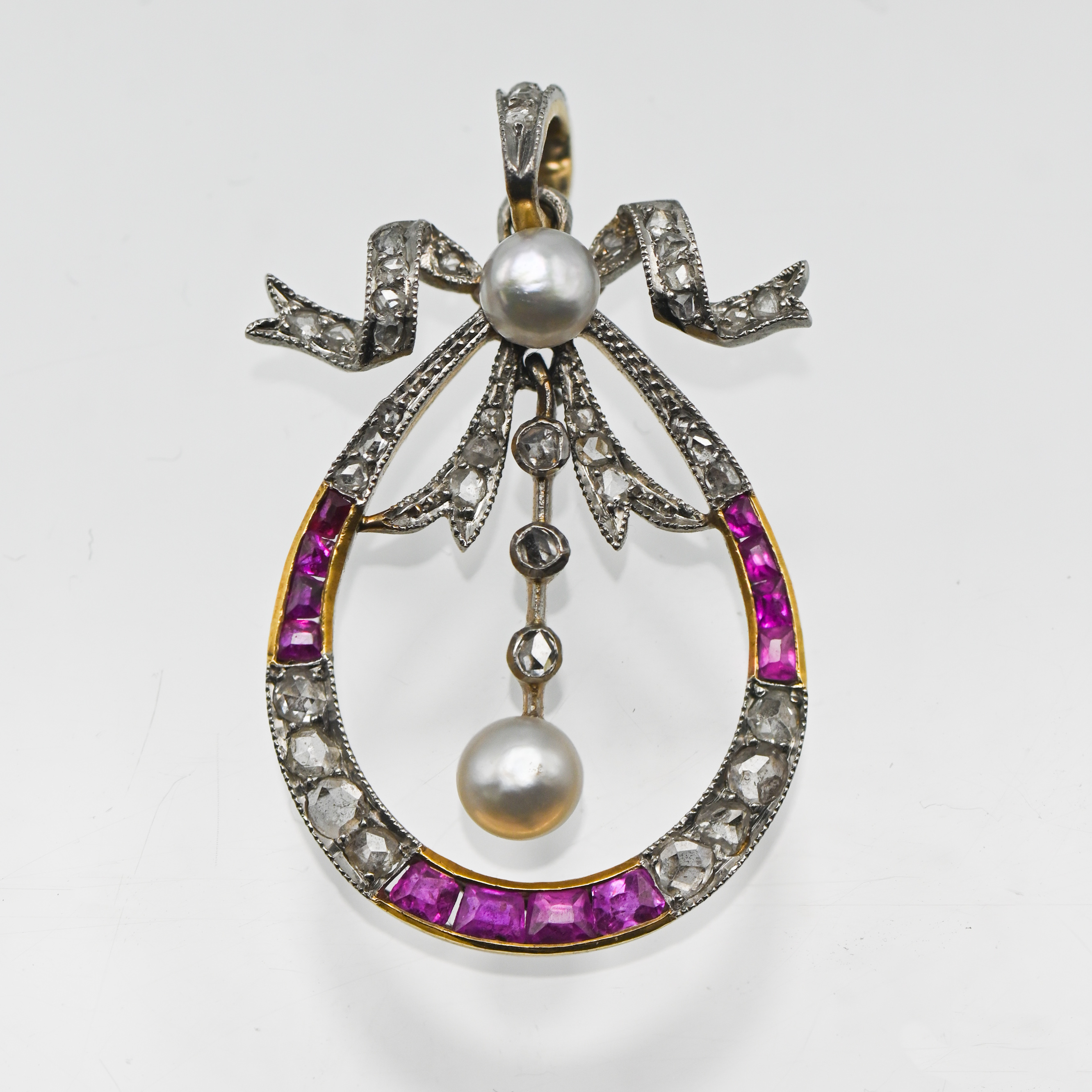 A fine Edwardian ruby and diamond pendant set in yellow gold.