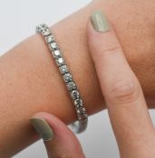 A stunning 18ct diamond set line bracelet, approx 10ct, length 20cm,