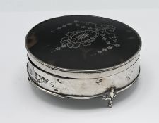 A tortoiseshell with inlay silver ring box by Mappin & Webb, hallmarked Sheffield 1931, overall