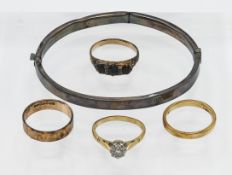 An 18ct wedding band and solitaire ring, weight 6.1g, together with a 9ct wedding band, gold