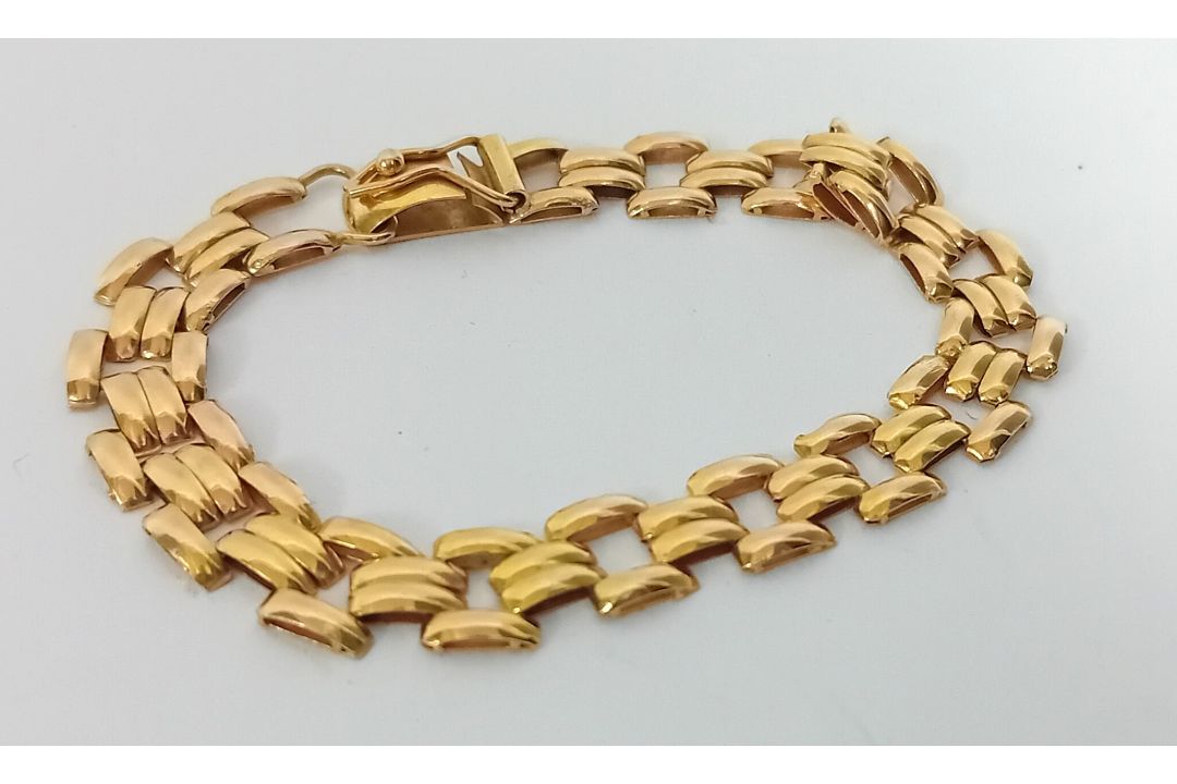 An Iranian? Gold chain bracelet, length 18cm, weight 9.4g.