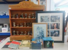 A 'Danbury Mint' Lord Of The Rings collectable set, with display shelve (25/25 figures- damage to