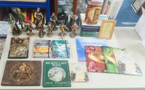10 character figures from the 'Lord Of The Rings' franchise [damage of broken hand, hand is with
