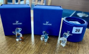 Swarovski Crystal Glass, Kris bears including '2013 SCS A crystal for You', 'In Love', '2011
