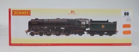 Hornby, 00 Gauge 'R3444 Early BR 4-6-2 Britannia Class Locomotive 'Thomas Hardy' No. 70034'