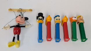 Walt Disney Productions 'Mickey Mouse' puppet, approx. 18cm, with 6 PEZ character dispensers, to