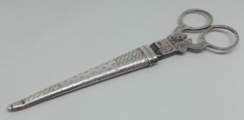 A pair of late 19th/early 20th century silver scissors, with a silver sheath, total weight 0.84oz