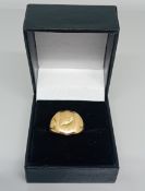 An 18ct signet ring, engraved with a falcon, total weight 6.4g.