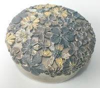 Stuart Devlin (1931-2018), a silver pill box decorated with floral pierced openwork and gilt