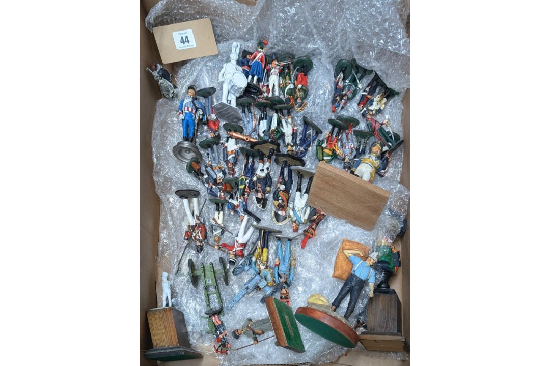 A collection of painted and part-painted figures of Napoleonic guards, soldiers, calvary and - Image 3 of 5