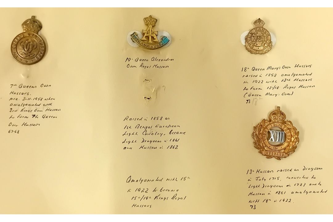 A collection of 19th/20th century cap badges, to include a Queens Own Hussars, East Surrey - Image 2 of 4