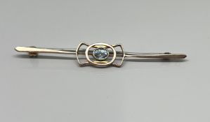 A gold brooch set with aquamarine (not hallmarked), approx 2.5g.