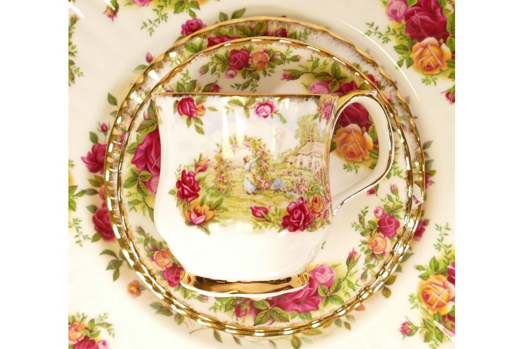 A large collection of Royal Albert Old Country Roses china, including large platters, various size - Image 1 of 5