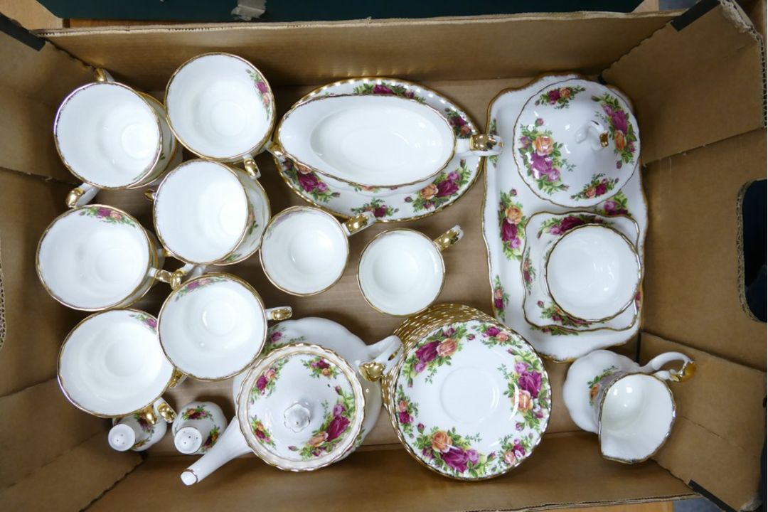 A large collection of Royal Albert Old Country Roses china, including large platters, various size - Image 2 of 5