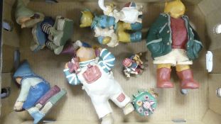 A collection of novelty bears , figures and a pair of bookends ( 1 tray)