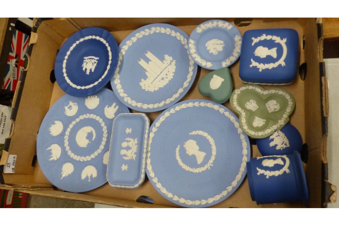 A collection of Wedgwood jasperware to include heart shaped teal lidded box, dipped blue lidded