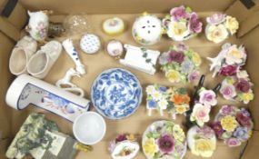 A mixed collection of items to include flower posies, trinket dishes, ornaments, etc (1 tray)