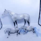 Beswick Large Grey Racehorse 1564 together with two a/f Grey examples and chip to ear of