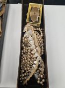 A quantity of vintage costume jewellery, compacts, Mother of Pearl necklace, etc