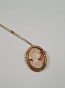 Fine 9ct yellow golf neckchain hung with a 9ct gold mounted cameo pendant/broach, both marked, 3.64g