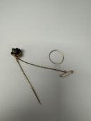 Fine 9ct yellow gold wedding band 0.5g approx, together with a yellow metal stick pin with knotted h