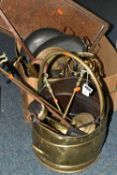 A BOX AND LOOSE COPPER AND BRASS WARES, to include a rectangular copper tray, two copper pans, a