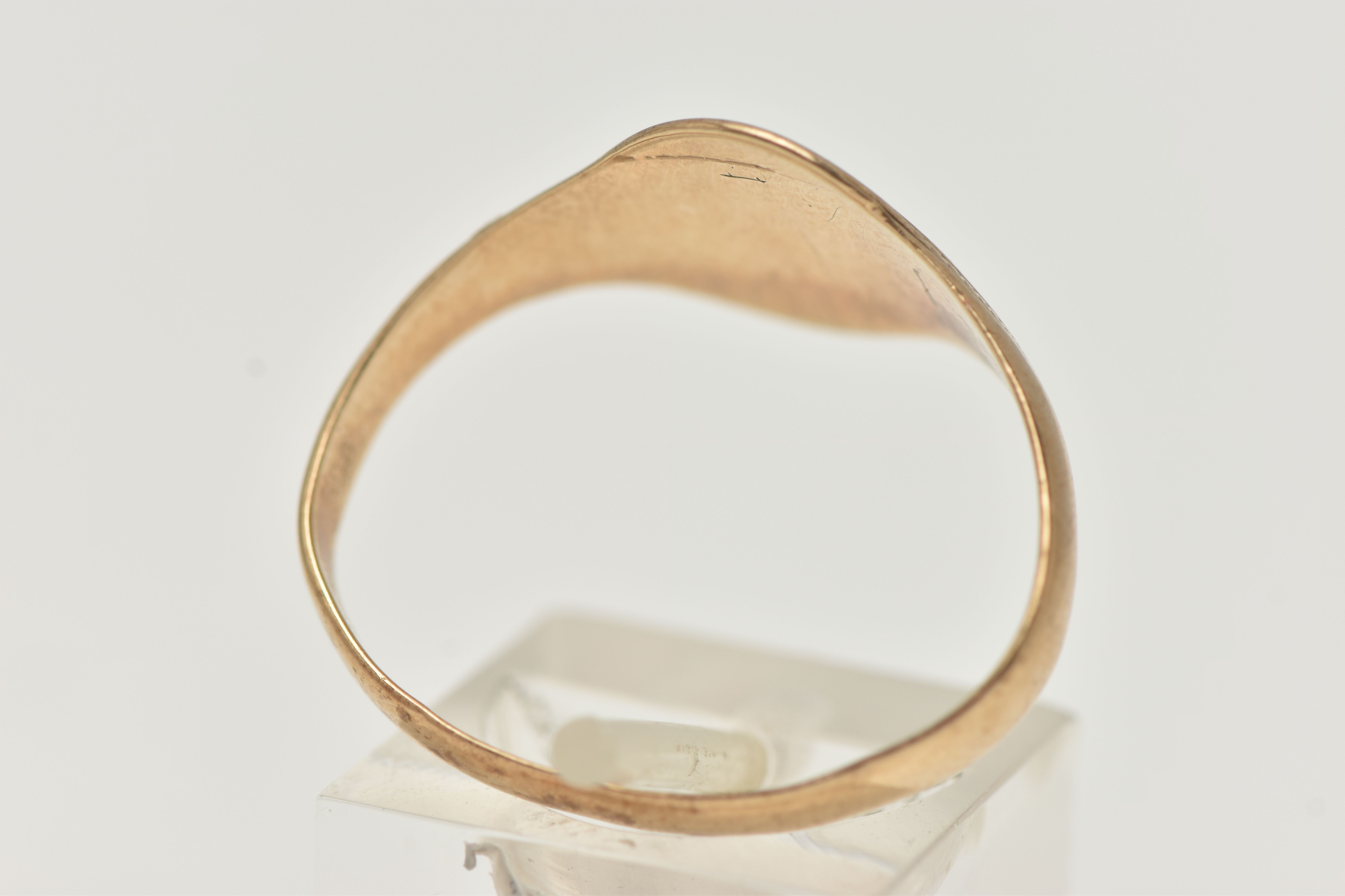 A 9CT YELLOW GOLD SIGNET RING, of an oval form, worn engraving, misshapen shank, hallmarked 9ct - Image 3 of 4