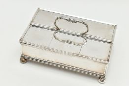 AN EDWARD VII SILVER DESK STAND OF RECTANGULAR FORM, hinged carrying handle to the centre, hinged