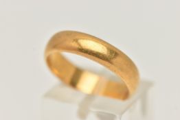 A 22CT GOLD BAND RING, polished band, approximate band width 5.1mm, hallmarked 22ct Birmingham, ring