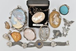 AN ASSORTMENT OF WHITE METAL JEWELLERY, to include a white metal and lapis lazuli floral bracelet,