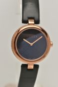 A LADIES 'GUCCI DIAMANTISSIMA' WRISTWATCH, quartz movement, round black textured dial, rose metal