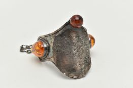 A LARGE WHITE METAL AND COPAL AMBER BRACELET, designed as a horse saddle, fitted with chain