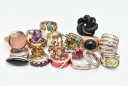 AN ASSORTMENT OF SILVER AND WHITE METAL RINGS, to include five large silver statement rings, four