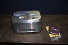 A SAGE BC1600UK ICE CREAM MAKER WITH SCOOP (PAT pass and working)
