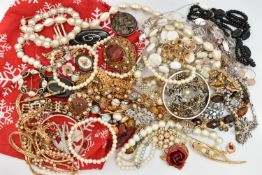 A COLLECTION OF COSTUME JEWELLERY, to include a paste Scottish thistle brooch, together with a