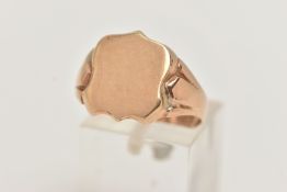 A 9CT GOLD SIGNET RING, yellow gold shield design signet ring, approximate width 14mm, hallmarked