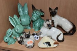 A GROUP OF ANIMAL THEMED CERAMICS, comprising a Beswick lying down Siamese cat no 1558, Beswick