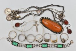 A COLLECTION OF SILVER, WHITE AND YELLOW METAL JEWELLERY, to include a yellow and white metal