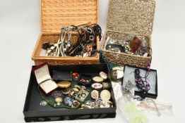 ASSORTED COSTUME JEWELLERY, to include a carved nephrite pendant necklace fitted with a screw clasp,