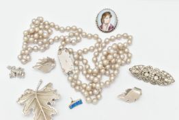 A SMALL ASSORTMENT OF JEWELLERY, to include a double strand imitation pearl necklace, fitted with