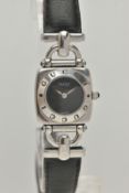 A LADIES 'GUCCI' QUARTZ WRISTWATCH, with a round black dial, singed 'Gucci', bezel signed Gucci