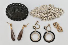 A SMALL BAG OF JEWELLERY, to include a carved high relief oval jet brooch, fitted with a brooch