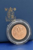 A ROYAL MINT BOXED 1979 GOLD PROOF SOVEREIGN 22CT GOLD COIN, 7.98 grams, 22.05mm diameter