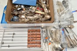 A BOX OF ASSORTED LOOSE AND BOXED CUTLERY AND FLATWARE, ETC, to include silver plate and stainless