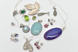 A BAG OF ASSORTED WHITE METAL JEWELLERY, to include a large dyed purple agate pendant, in a white