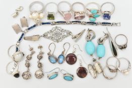 A BAG OF ASSORTED WHITE METAL JEWELLERY, to include a silver cluster ring, hallmarked Birmingham,